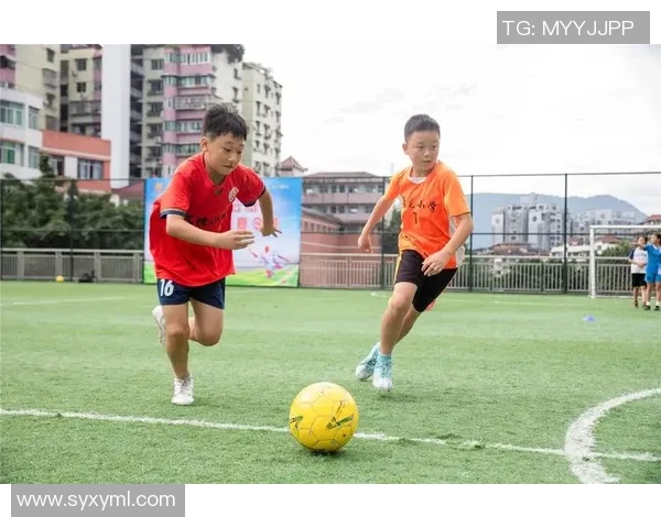 足球明星刻苦训练日常展现拼搏精神点燃绿茵梦想