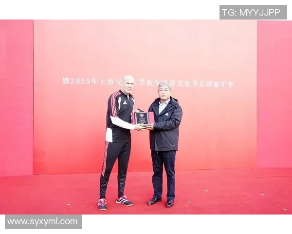 足球球星穿搭大比拼 谁是最具时尚感的球场潮流先锋